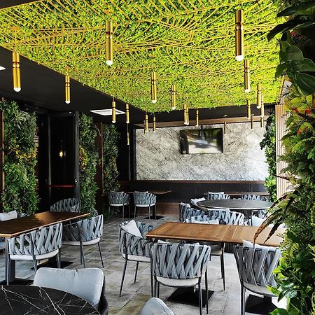 Hotel Kristal Фокшаны Экстерьер фото