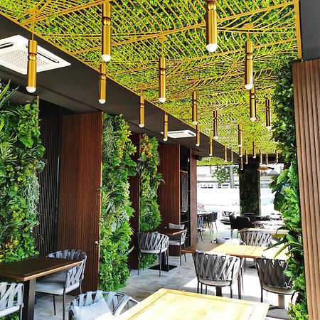 Hotel Kristal Фокшаны Экстерьер фото