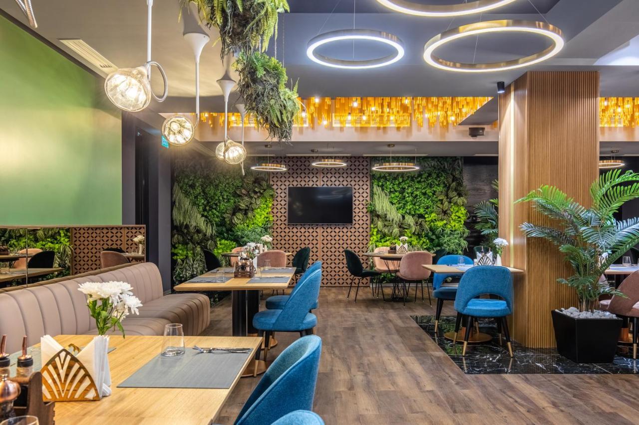 Hotel Kristal Фокшаны Экстерьер фото