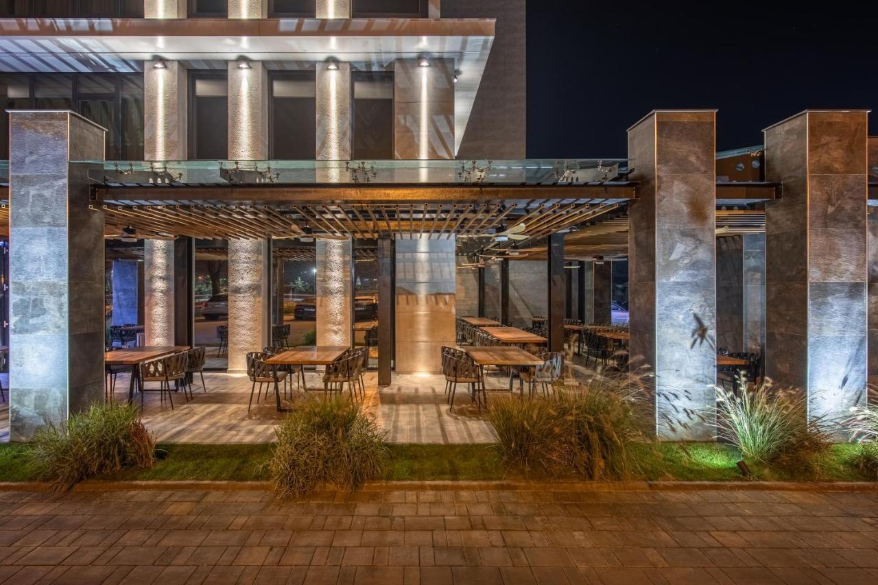 Hotel Kristal Фокшаны Экстерьер фото