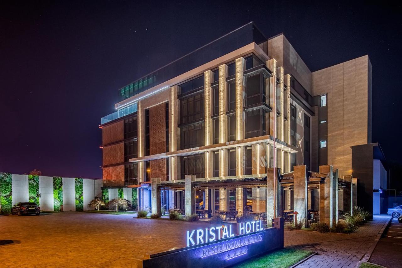 Hotel Kristal Фокшаны Экстерьер фото