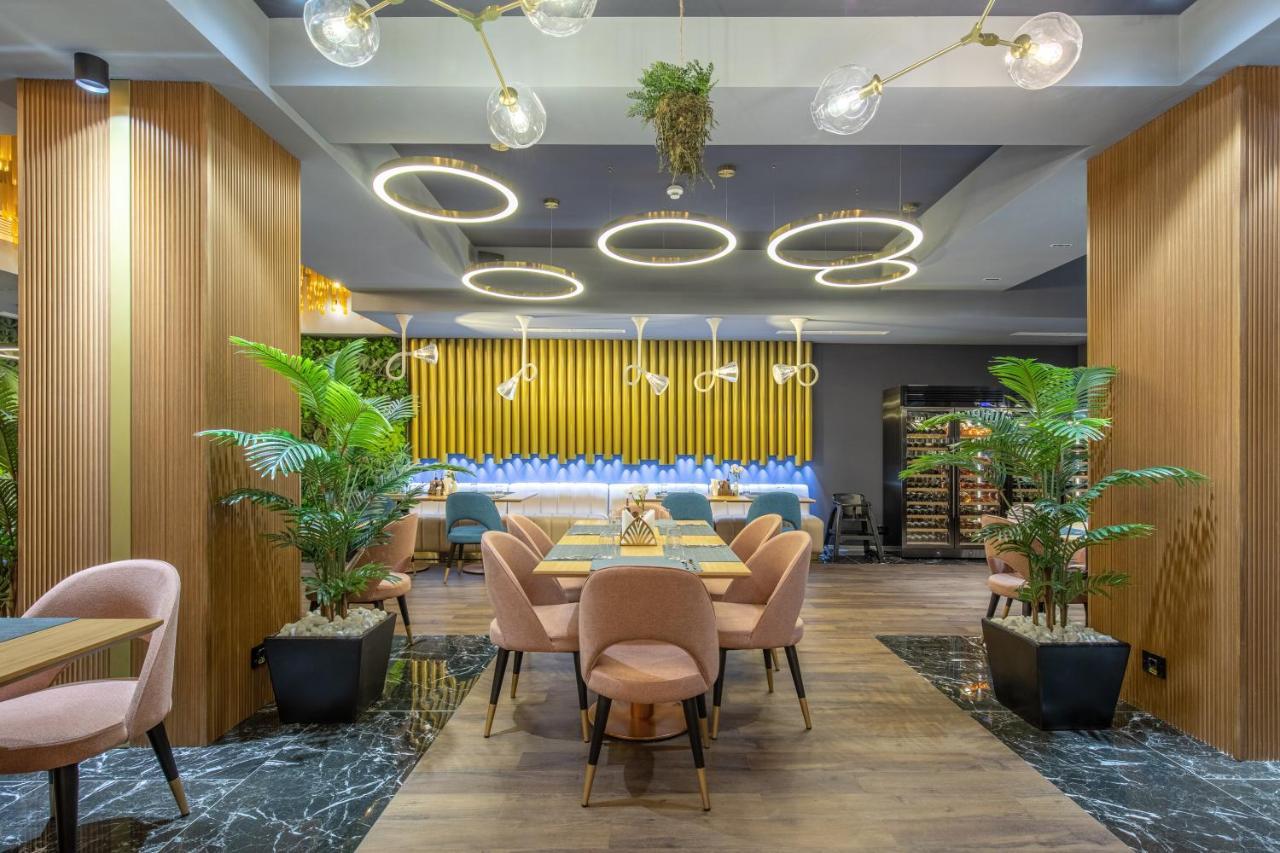 Hotel Kristal Фокшаны Экстерьер фото