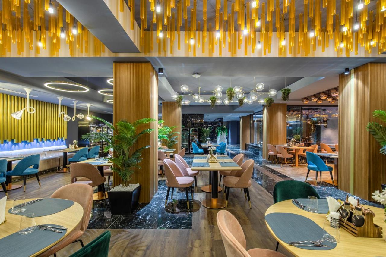 Hotel Kristal Фокшаны Экстерьер фото