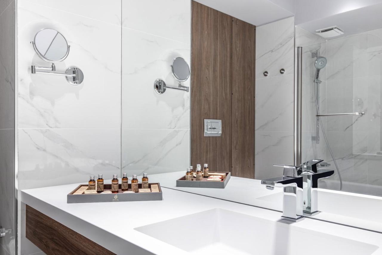 Hotel Kristal Фокшаны Экстерьер фото