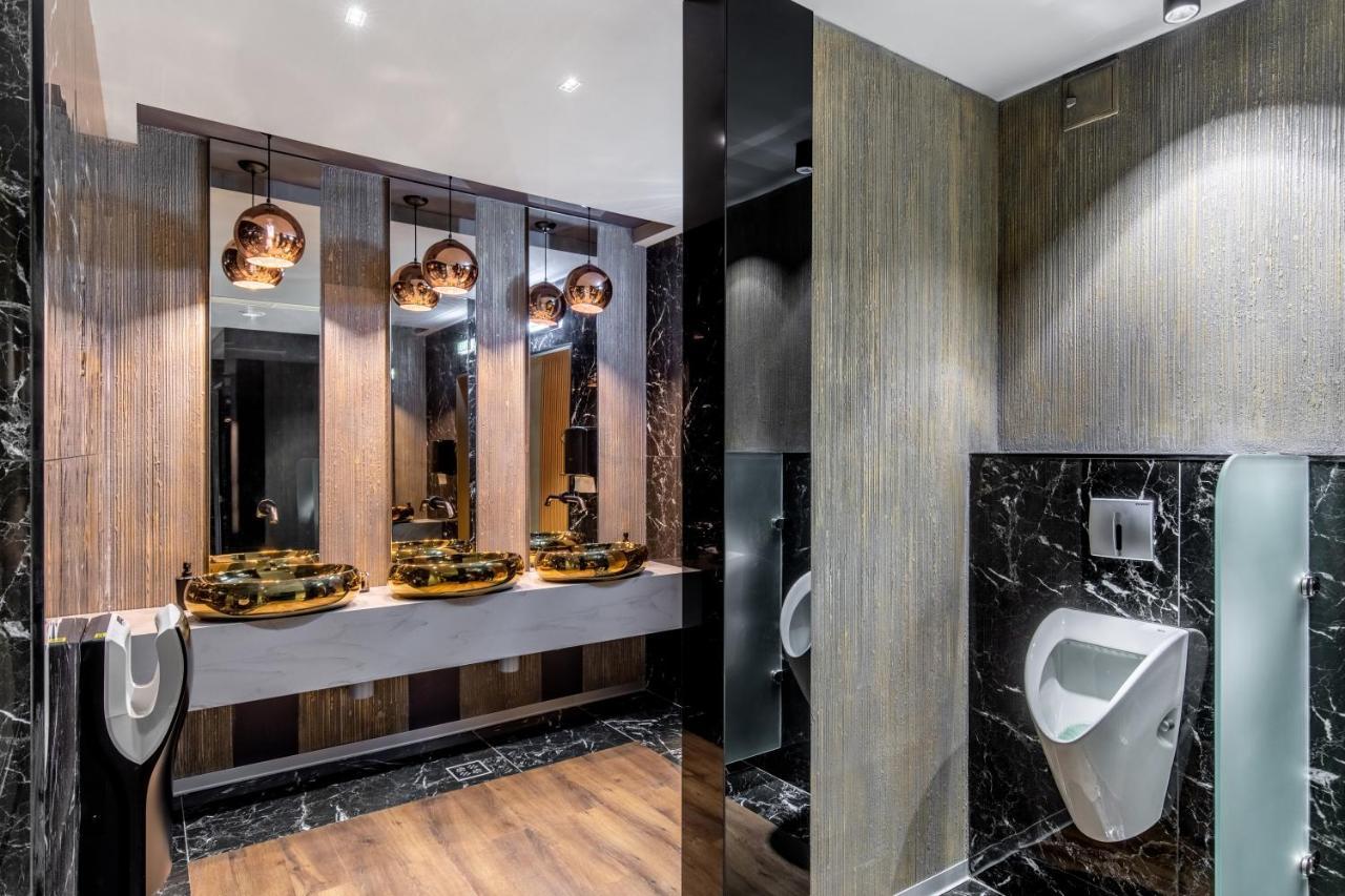 Hotel Kristal Фокшаны Экстерьер фото