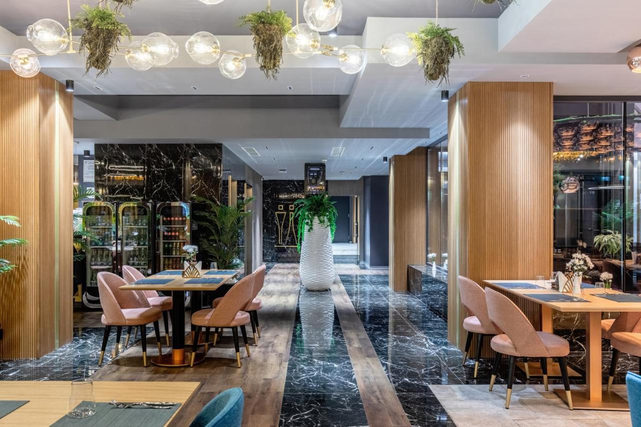 Hotel Kristal Фокшаны Экстерьер фото