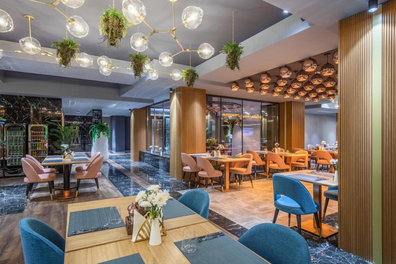 Hotel Kristal Фокшаны Экстерьер фото