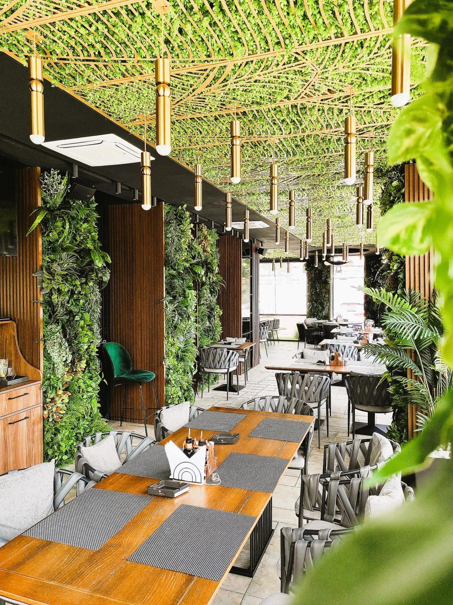 Hotel Kristal Фокшаны Экстерьер фото